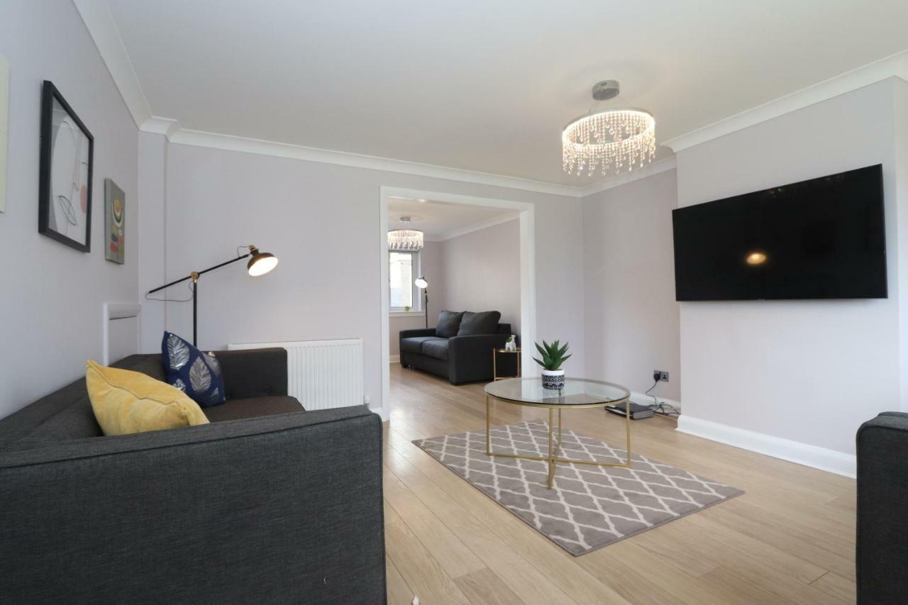 Dunfermline - Luxury 3 Bedroom 2 Bathroom Detached House With Garden Eksteriør billede